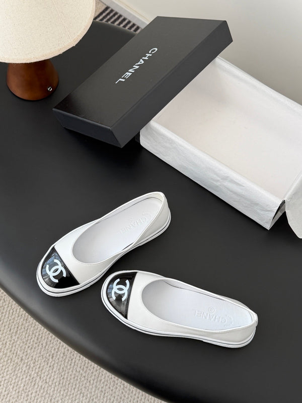 CC 26P Ballet Flat Black White Patent Leather Lambskin 670801