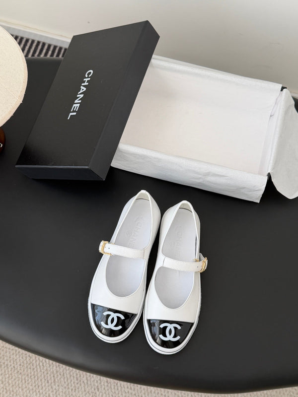 CC 26P Mary Jane Cuir verni noir et blanc Agneau 670806