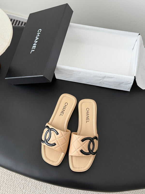 CC 26K Cambon Slippers Beige Lambskin 670826