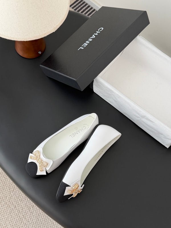 CC 26K Bow Ballet Flat White Black Lambskin Canvas 670829