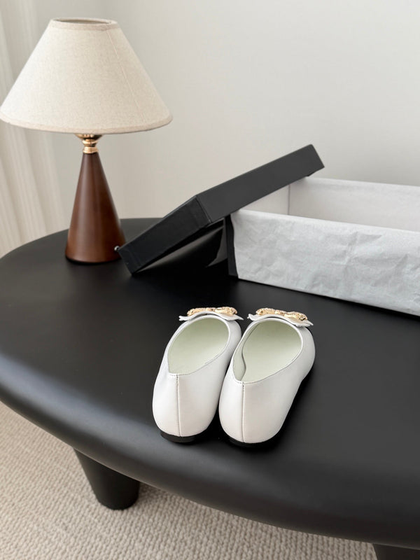 CC 26K Bow Ballet Flat White Black Lambskin Canvas 670829