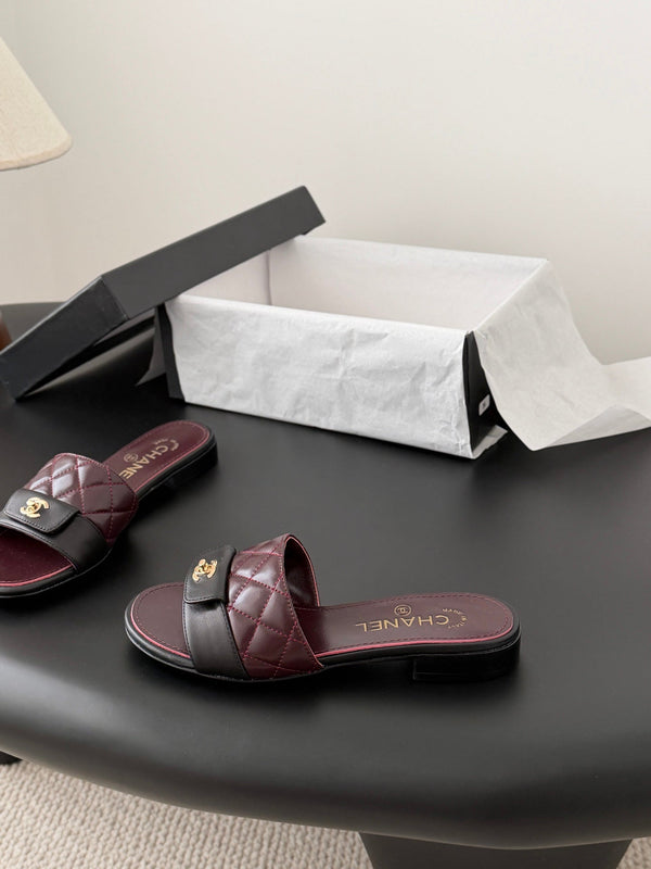 CC 26C Pantoufles Noir Bordeaux Agneau Matelassé 670609