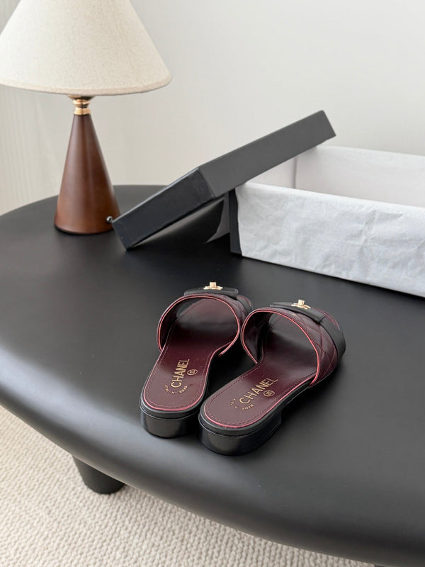 CC 26C Pantoufles Noir Bordeaux Agneau Matelassé 670609