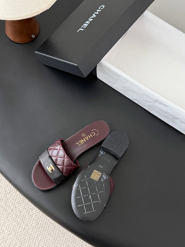 CC 26C Pantoufles Noir Bordeaux Agneau Matelassé 670609