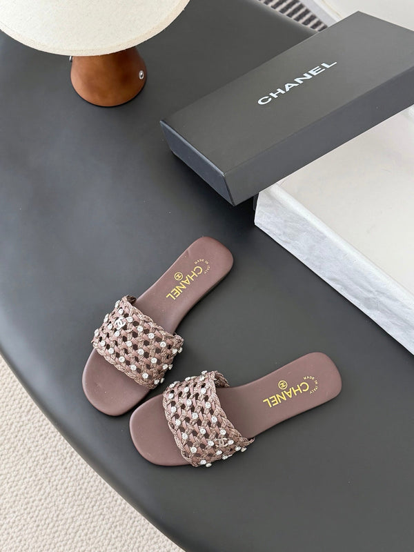 CC 26SS Chaussons Chocolat Agneau Tressé 670624