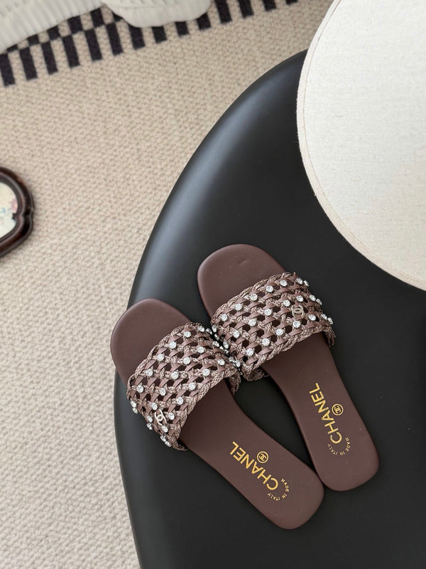 CC 26SS Chaussons Chocolat Agneau Tressé 670624