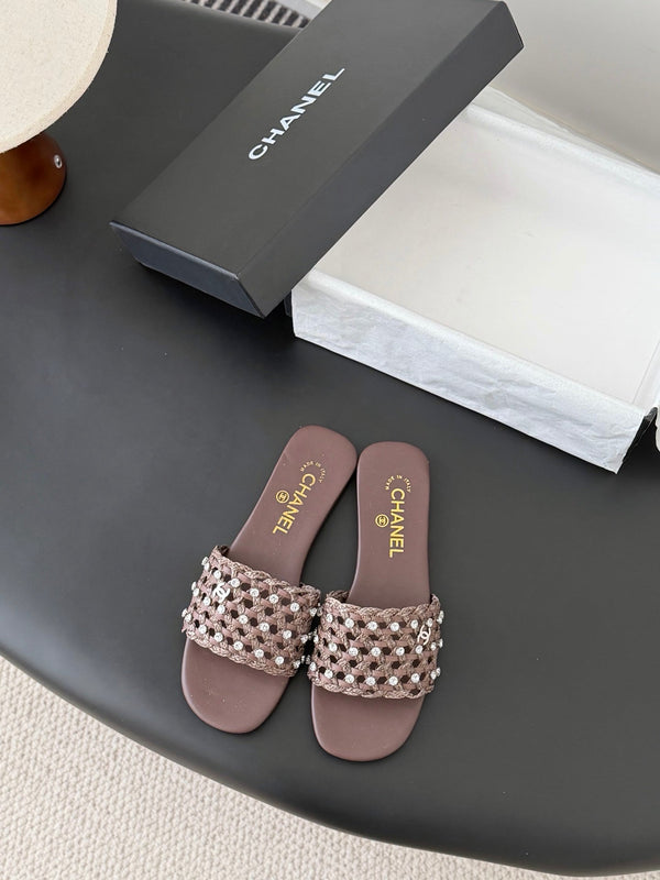 CC 26SS Chaussons Chocolat Agneau Tressé 670624