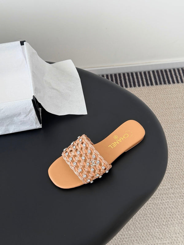 CC 26SS Chaussons Beige Cuir d'agneau Tressé 670626