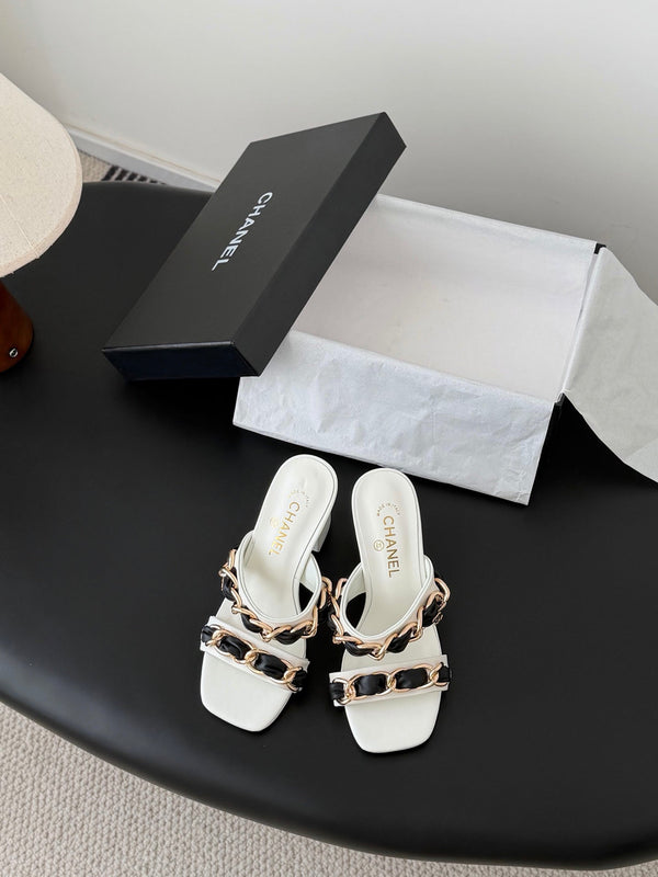 CC 26ss Chain Slippers Black White Sheepskin 670305