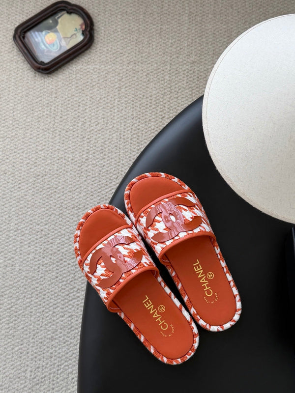 CC 26ss Slippers White Red Sheepskin Woven 670370
