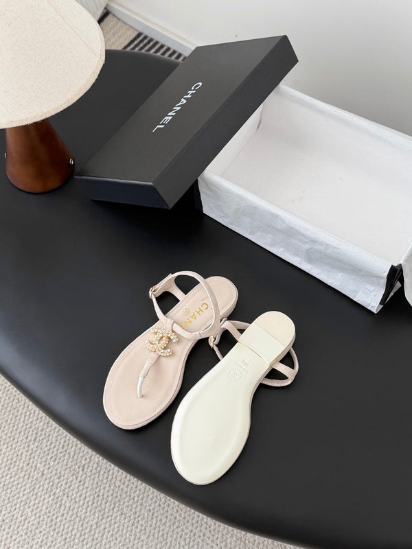 CC Strappy Sandals Cream Suede Sheepskin 670381