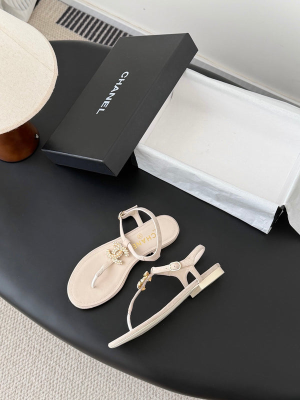 CC Strappy Sandals Cream Suede Sheepskin 670381