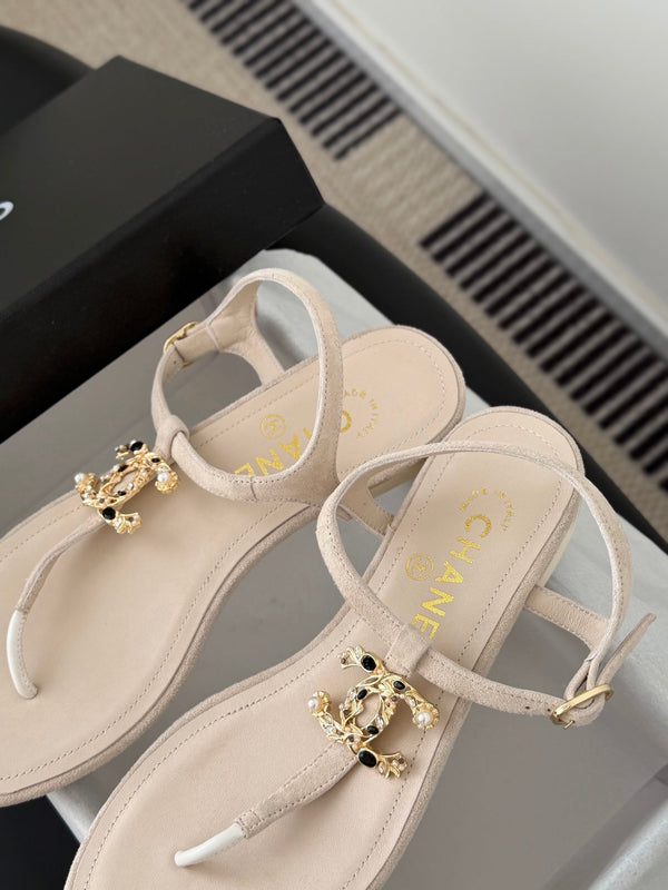 CC Strappy Sandals Cream Suede Sheepskin 670388