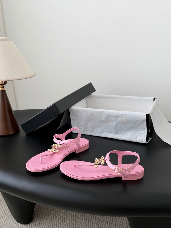 CC Sandales à brides en peau de mouton rose 670391