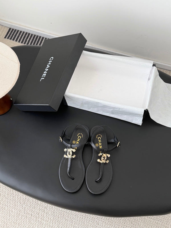 CC Sandales à brides en cuir d'agneau noir 670394