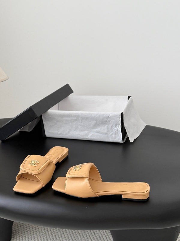 CC 26C Slippers Flat Beige Sheepskin 717801