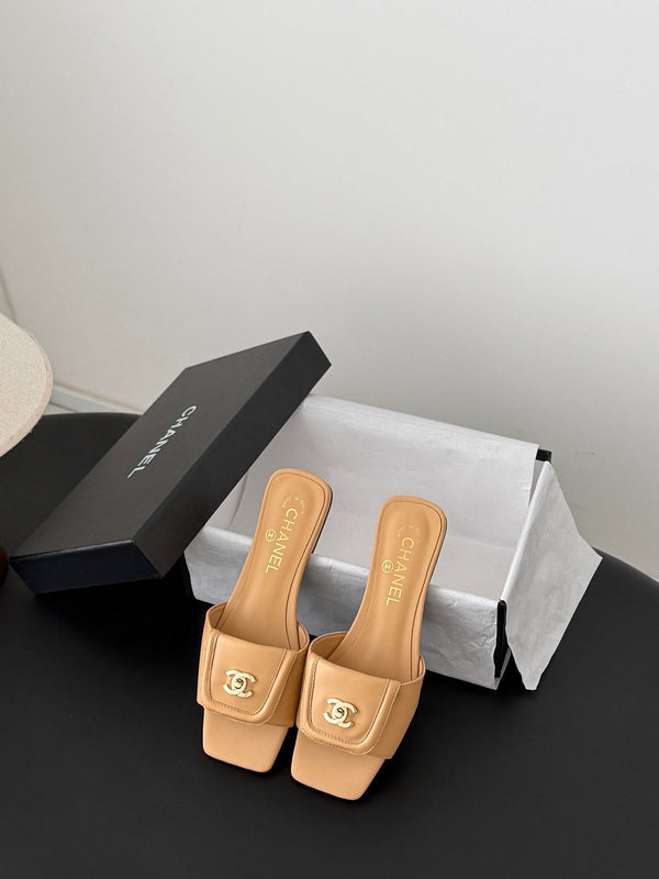 CC 26C Slippers Flat Beige Sheepskin 717801