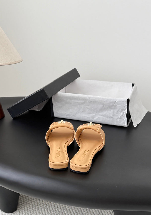 CC 26C Slippers Flat Beige Sheepskin 717801