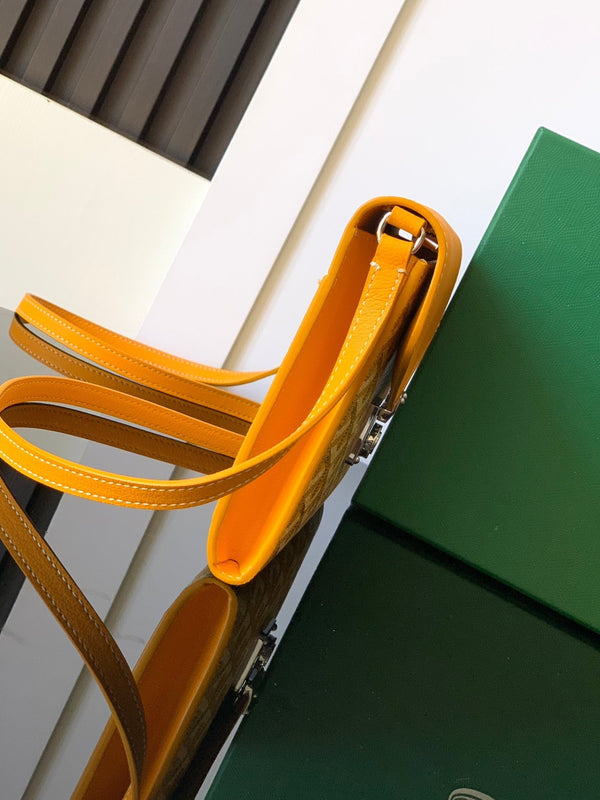 PORTAFOGLIO-BUSTA 21 IN TELA GOYARDINE GIALLA E PELLE DI VITELLO CHYPRE