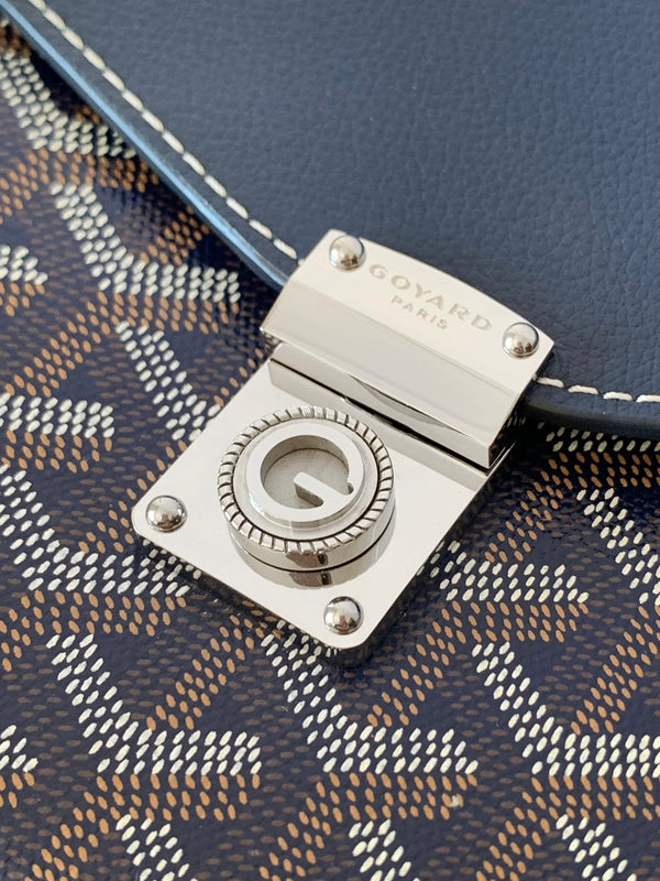 CHYPRE WALLET-POUCH 21 IN NAVY BLUE GOYARDINE CANVAS AND CALFSKIN