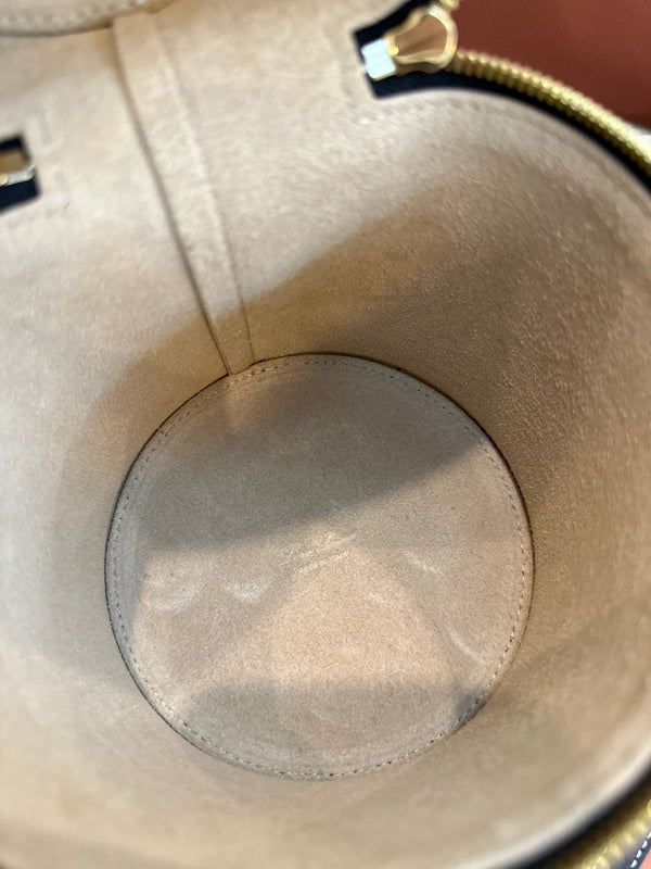 EXTRA CASE MEDIUM 16 BAG IN BLACK SMOOTH CALFSKIN WITH GOLD HARDWARE