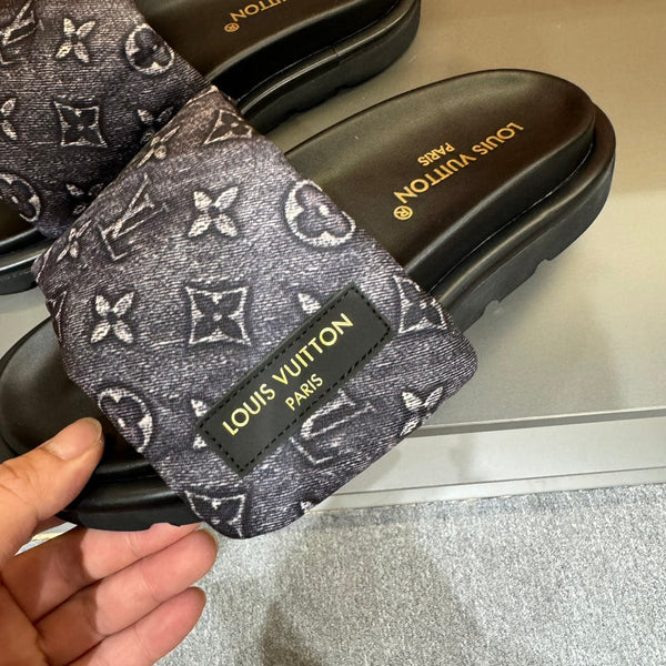 LV VELCRO SLIPPERS IN ASH GREY MONOGRAM JACQUARD