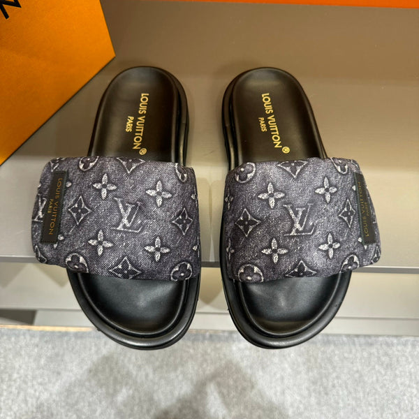 LV VELCRO SLIPPERS IN ASH GREY MONOGRAM JACQUARD