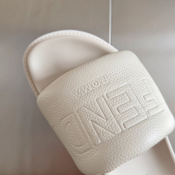 FENDI ROMA SLIDES IN WHITE FUSSBETT LAMBSKIN