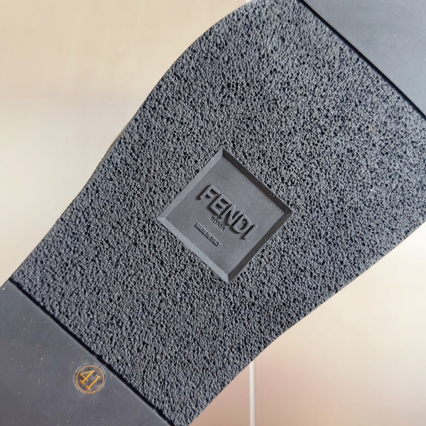 FENDI ROMA SLIDES IN BLACK FUSSBETT LAMBSKIN