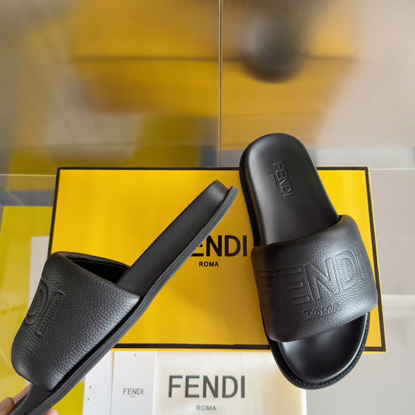 FENDI ROMA SLIDES IN BLACK FUSSBETT LAMBSKIN