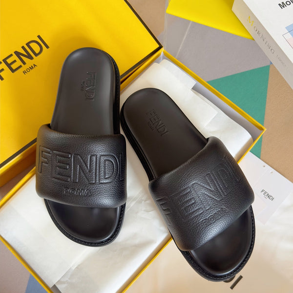 FENDI ROMA SLIDES IN BLACK FUSSBETT LAMBSKIN