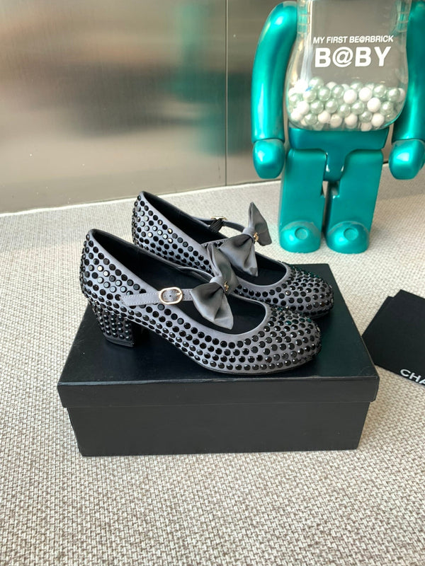 SCARPE CC MARY JANE IN RASO GRIGIO ACCIAIO CON STRASS NERI