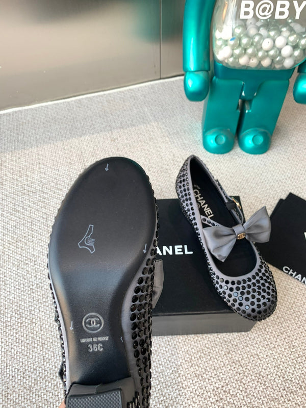 SCARPE CC MARY JANE IN RASO GRIGIO ACCIAIO CON STRASS NERI