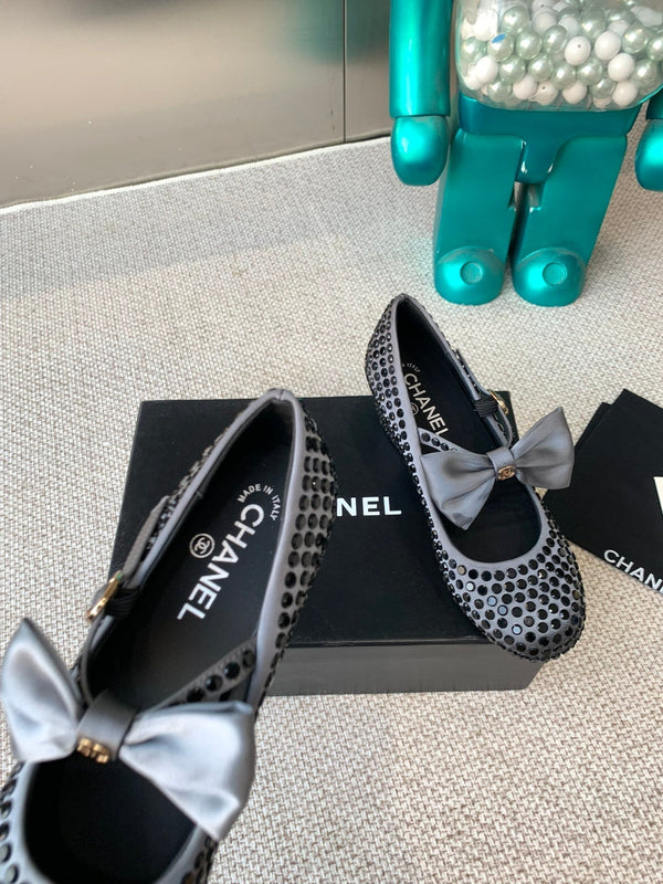 SCARPE CC MARY JANE IN RASO GRIGIO ACCIAIO CON STRASS NERI