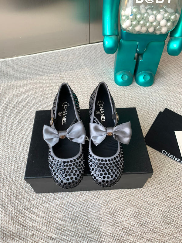 SCARPE CC MARY JANE IN RASO GRIGIO ACCIAIO CON STRASS NERI