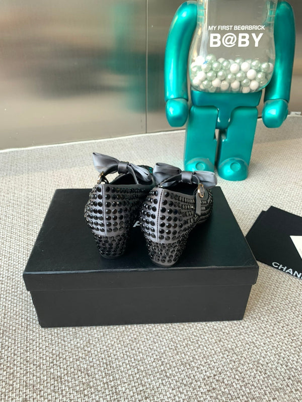 SCARPE CC MARY JANE IN RASO GRIGIO ACCIAIO CON STRASS NERI