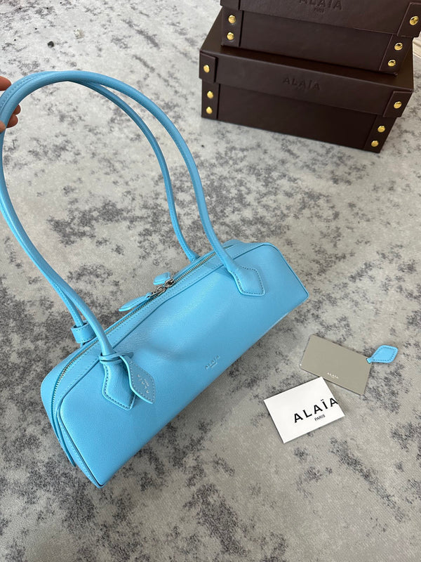 LE TECKEL MEDIUM BAG 32 IN SKY BLUE GOATSKIN