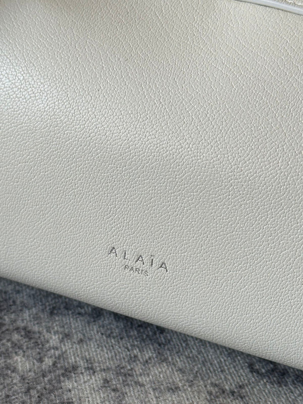 LE TECKEL MEDIUM BAG 32 IN WHITE GOATSKIN