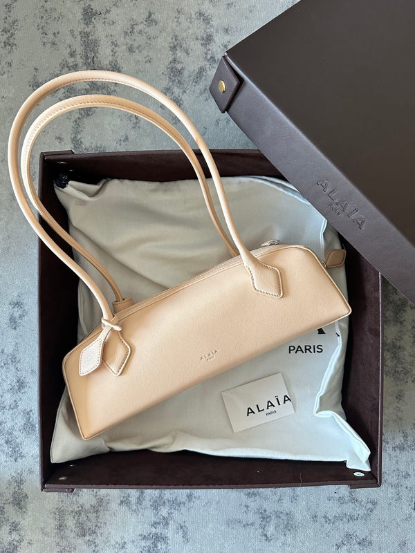 LE TECKEL MEDIUM BAG 32 IN BISQUE GOATSKIN