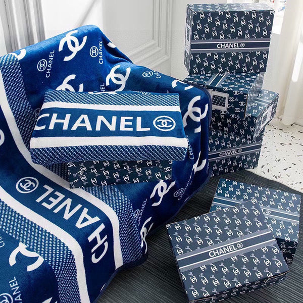 FLOWER BLANKET IN COBALT BLUE MIX WHITE MILK VELVET 142843