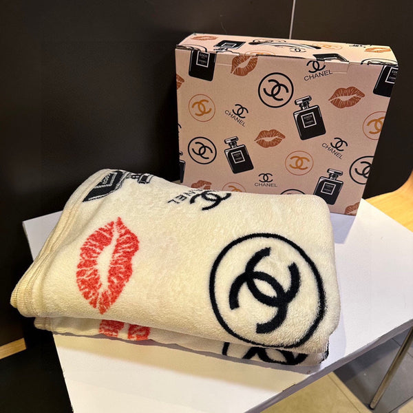 BLANKET IN WHITE MIX COLORFUL MILK VELVET 152041