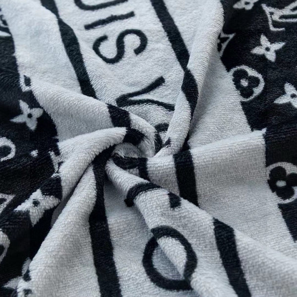 BLANKET IN BLACK MIX WHITE MONOGRAM LAMB FUR 423069