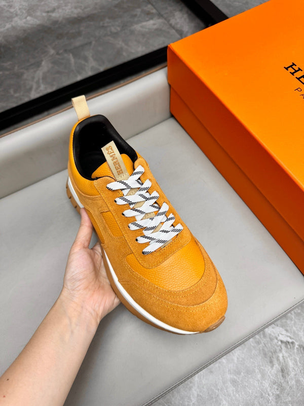 Sneaker da uomo HM in pelle di vitello scamosciata gialla 602052