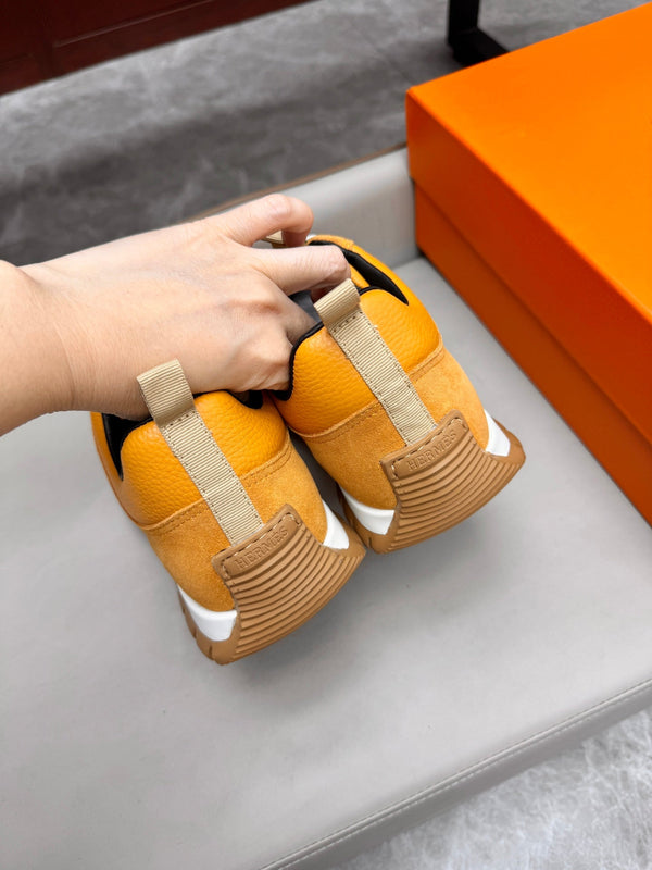 Sneaker da uomo HM in pelle di vitello scamosciata gialla 602052