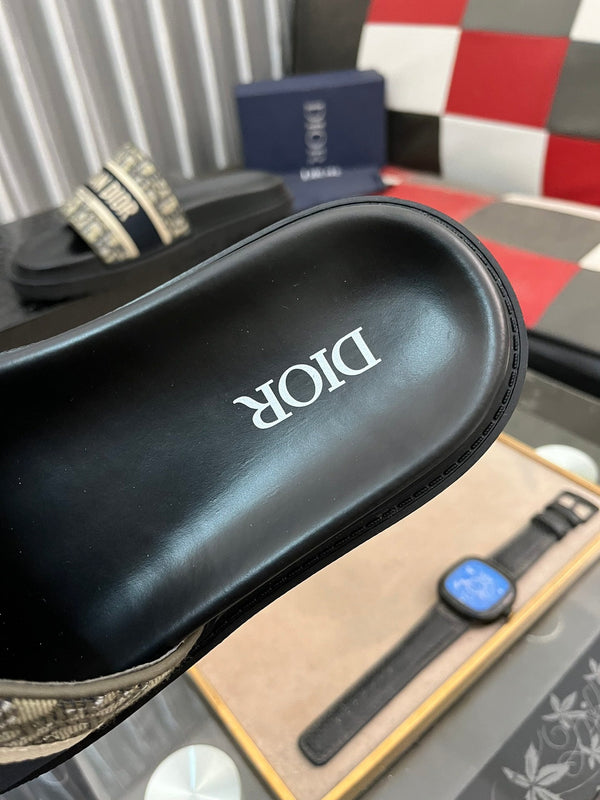 CD SLIDE LETTER SLIPPER BLACK AND SAGE CALFSKIN