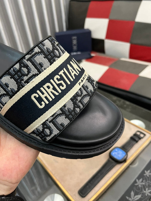 CD SLIDE LETTER SLIPPER BLACK AND GRAY CALFSKIN