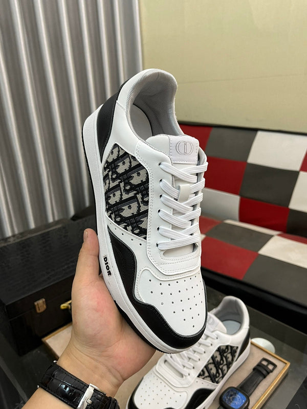 CD B27 LOW-TOP SNEAKER BLACK AND WHITE CALFSKIN