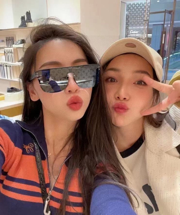 OCCHIALI DA SOLE WAIMEA 581362 IN ACETATO NERO CON MONOGRAMMA SULLE LENTI