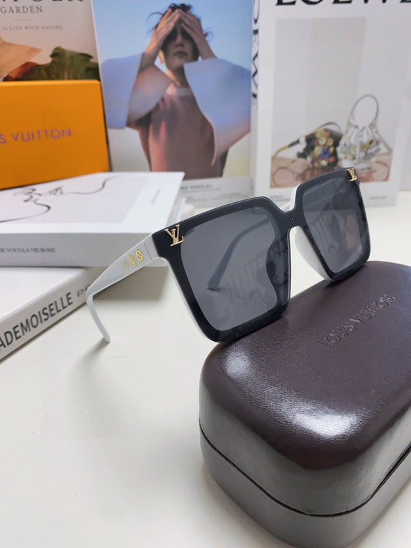 SQUARE SUNGLASS 581369 IN WHITE ACETATE