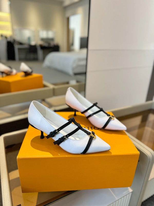 HIGH PUMP 5 CM TRIPLE-STRAP IN WHITE CALFSKIN WITH BLACK STRAP